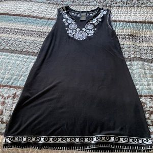 Black and white flowered detail dress